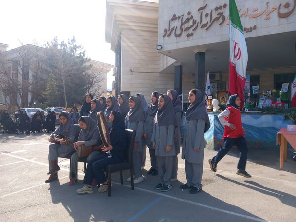 مسابقات بین مدرسه ای جام اقتدار ایران دردبیرستان دوره اول آرمینه مصلی نژاد ناحیه ۶