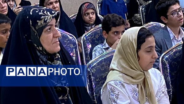 محفل شعر در سازمان دانش‌آموزی یزد 