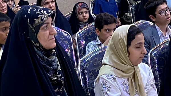 محفل شعر در سازمان دانش‌آموزی یزد 