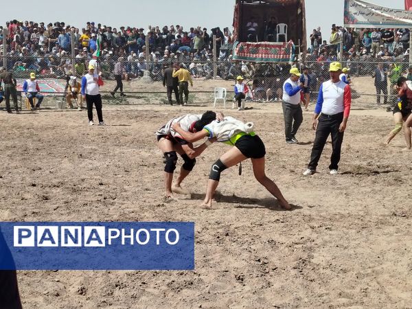 رقابت پهلوانان کشتی با چوخه در گود امام مرشد فاروج - میراثی ۴۰۰ ساله