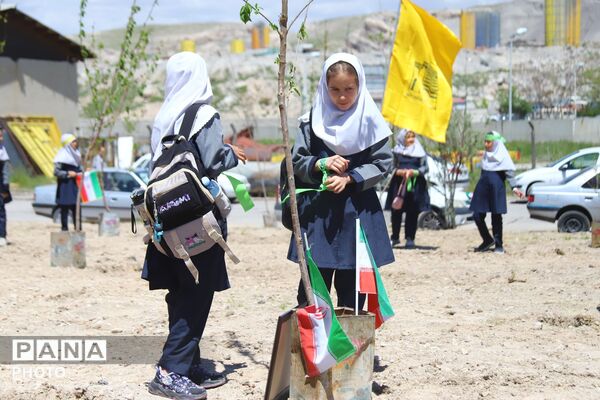 احداث باغ میوه به یاد شهید دانش‌آموز «ماکان نصیری»