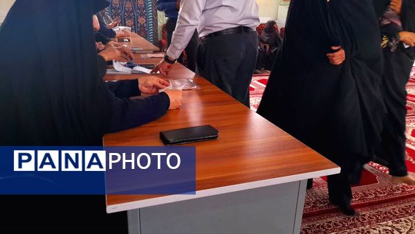 حضور شورآفرین مردم شهرستان راور در پای صندوق‌های رای