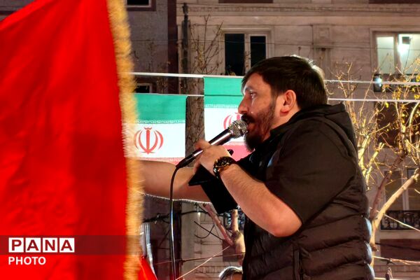 میدان هفت‌تیر بهارستان دو میزبان راهپیمایی شبانه مردم و فرهنگیان