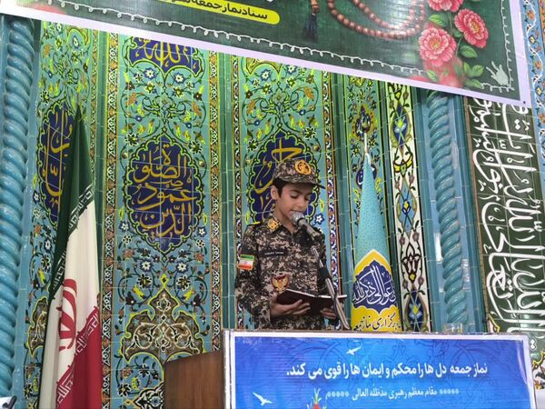 پیوند دل‌های مؤمن در صفوف نماز جمعه بندرترکمن