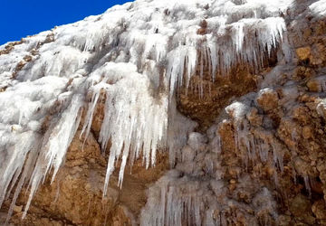 طبیعت بکر و یخچال‌های طبیعی  قله دنا