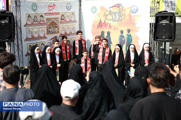 موکب «عشاق‌الحسین» سازمان دانش آموزی در راهپیمایی خانوادگی جاماندگان اربعین حسینی - تهران