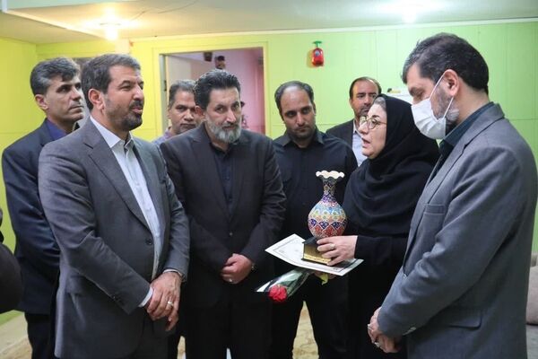 حضور استاندار همدان در کنار اعضای بهزیستی