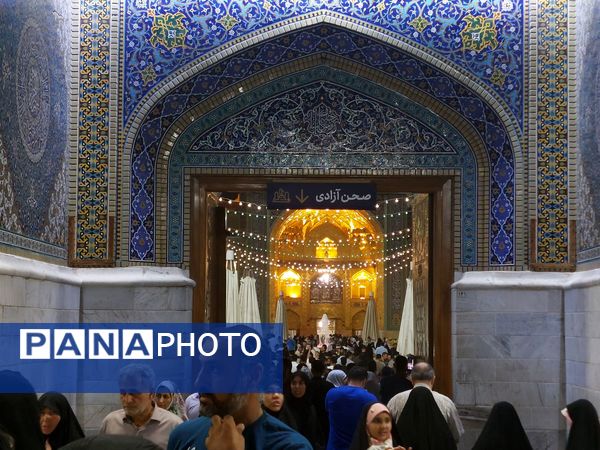 شکوه و سرور در بارگاه منور رضوی در شب ولادت پیامبر اعظم(ص)