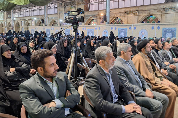 «ضیافت نور» دیدار رمضانی جمعی از بانوان شیراز ، با نماینده ولی فقیه در فارس