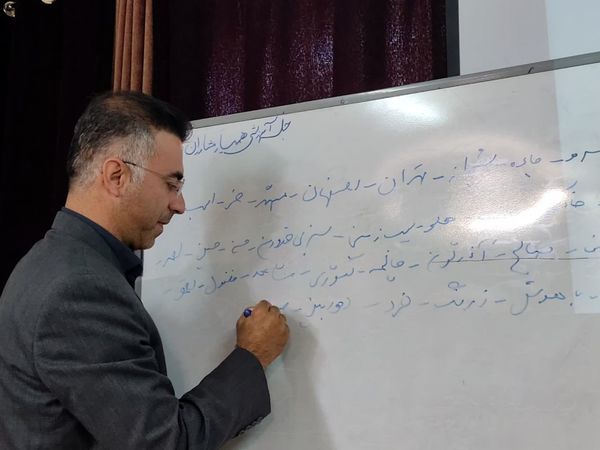 جلسه آموزشی ویژه همیار مشاوران دانش‌آموزان متوسطه