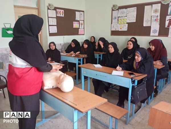 کلاس های آموزش خود امدادی و بهداشت دهان و دندان 