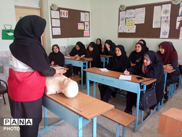 کلاس های آموزش خود امدادی و بهداشت دهان و دندان 