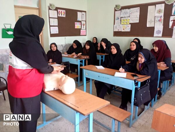 کلاس های آموزش خود امدادی و بهداشت دهان و دندان 