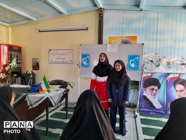 اردوی آموزشی و مهارتی «طلایه‌داران» ویژه دانش‌آموزان دختر در هنرستان فرید زاوه