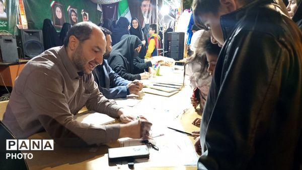 تجمعات شبانه میدان ساعت تبریز