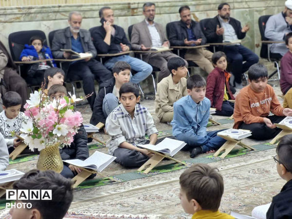 آیین جزءخوانی نوجوانان قمی در بقعه ابن بابویه 