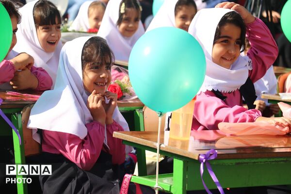 شور و نشاط کلاس‌اولی‌های تبریز در جشن شکوفه‌ها