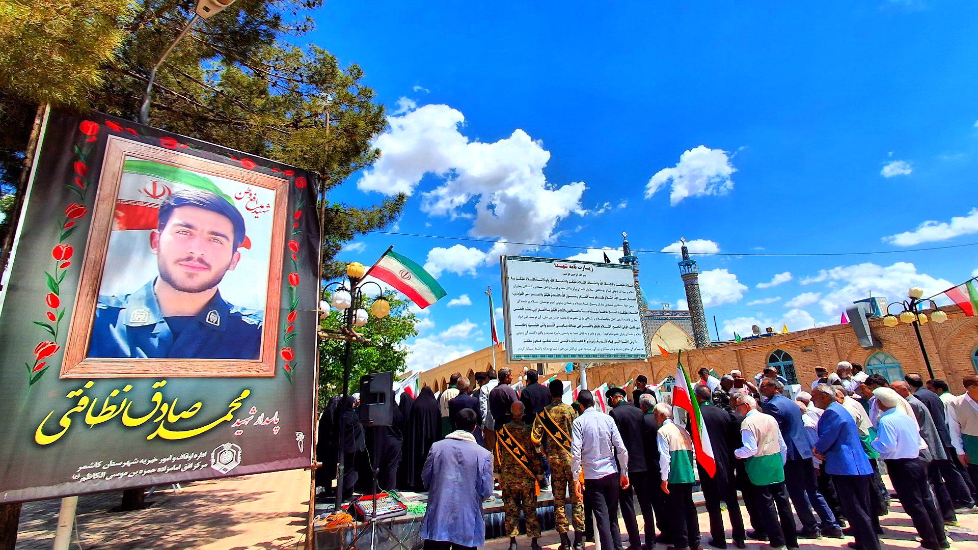 خادمین حرم مطهر رضوی غبار از مزار شهید نظافتی برداشتند