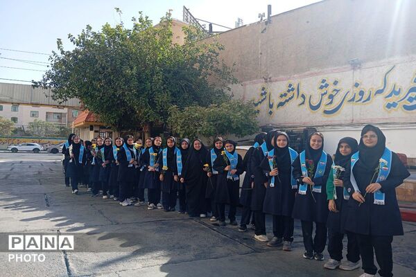تقدیر دانش‌ آموزان فرزانگان ورامین از قهرمانان در دل آتش