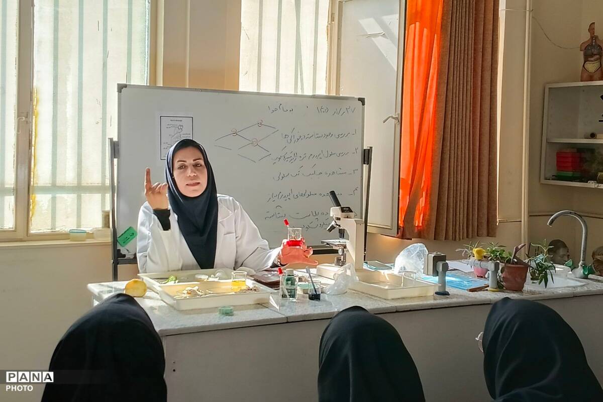 بازدید دبیرستان عفت آهنگری از پژوهش سرای زکریای رازی