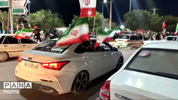 حضور حماسی مردم مهریز پای کار انقلاب اسلامی