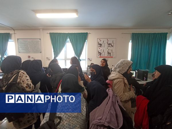 بازدید دانش‌آموزان دبیرستان شاهد شهید حمامی ناحیه۶ از رشته‌ها و فضای هنرستان
