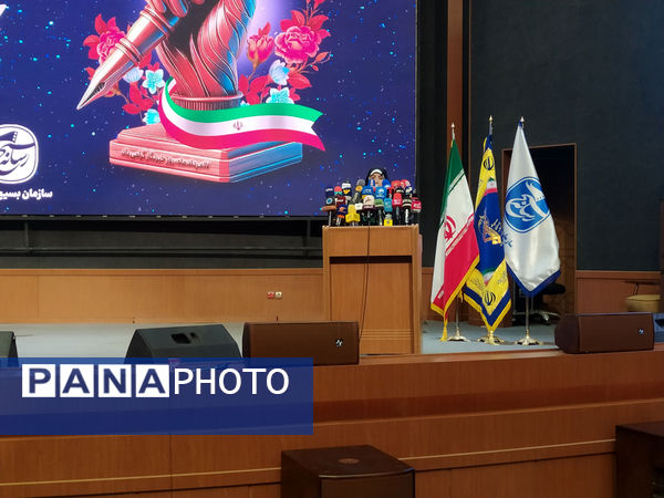 حضور اعضای پانای قم در مراسم روز خبرنگار