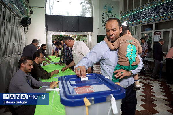 انتخابات چهاردهمین دوره ریاست جمهوری در مسجدالنبی میدان نبوت