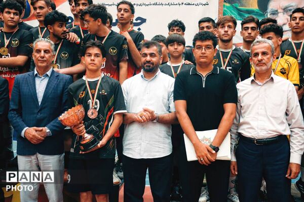 جشنواره والیبال خردسالان و نوجوانان تبریز با یاد «شهید راه خدمت»