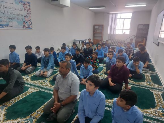 اولین نماز سال تحصیلی ۱۴۰۳ و ۱۴۰۴ در دبیرستان متوسطه اول سما 