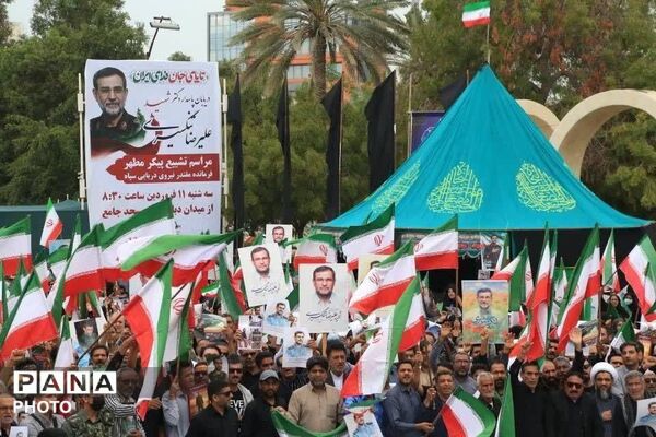 وداع حماسی دریادلان هرمزگان با فرمانده شهید علیرضا تنگسیری در بندرعباس