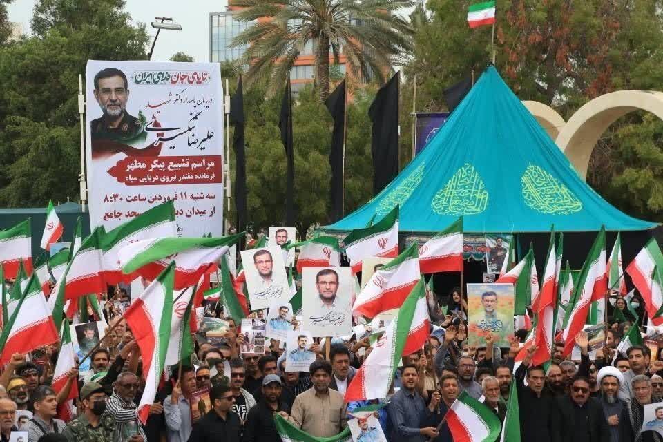 وداع حماسی دریادلان هرمزگان با فرمانده شهید علیرضا تنگسیری در بندرعباس