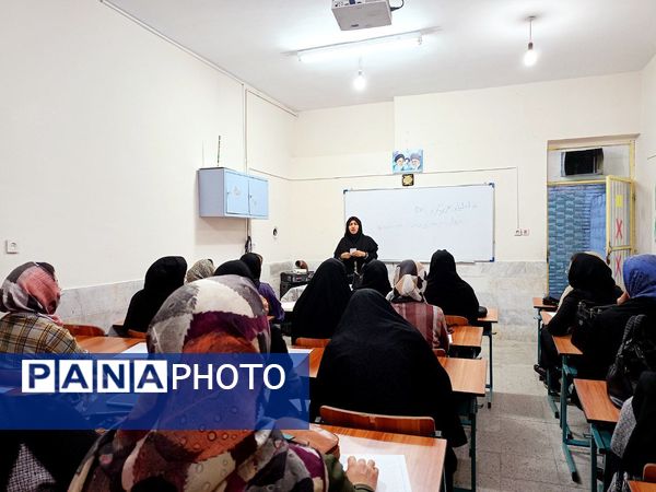 اولین جلسه انجمن اولیا دبستان سمیه کاشمر