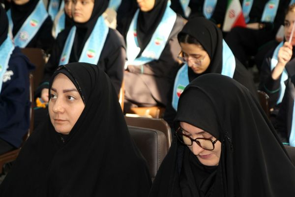 آغاز رسمی جشن‌های دهه فجر در مدارس ناحیه ۴ تبریز