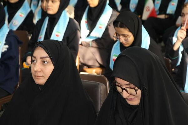 آغاز رسمی جشن‌های دهه فجر در مدارس ناحیه ۴ تبریز