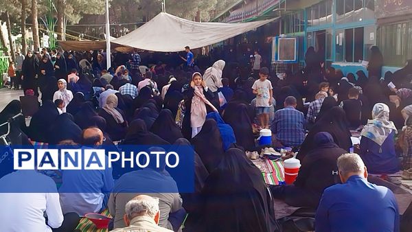 برپایی مراسم دعای عرفه در گلستان شهدای اصفهان