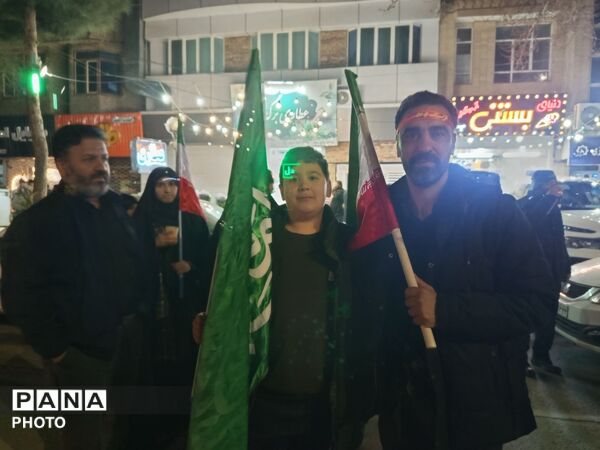 قسم به خون رهبر ایستاده ایم تا آخر