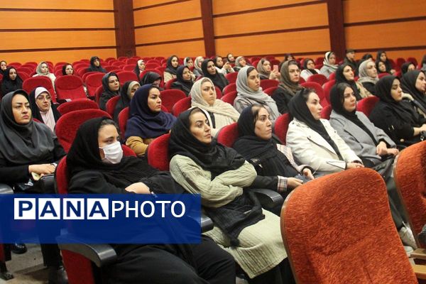 نشست روسای انجمن اولیاء و مربیان مدارس بهارستان‌دو