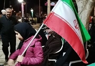 هم‌نوایی مردم هوراند با سرود جمهوری اسلامی در شب ۱۲‌ فروردین
