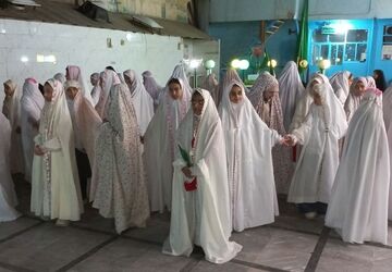 عشق به وطن دختران کرجی در جشن دهه کرامت