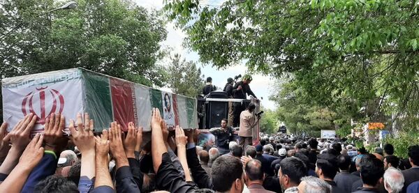 تشییع باشکوه پیکر پاک شهدای گمنام در اصفهان 