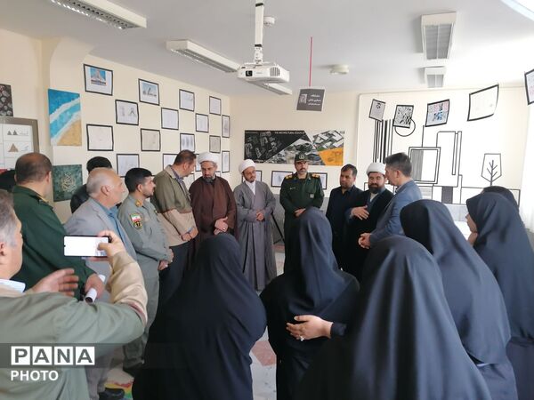 افتتاح نمایشگاه دست سازه‌های هنری در هفته مشاغل