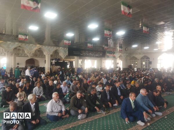 نماز عبادی سیاسی جمعه در امامزاده سید حمزه کاشمر 