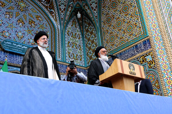 حضور پرشور نوجوانان قمی در آیین استقبال از رئیس جمهوری 
