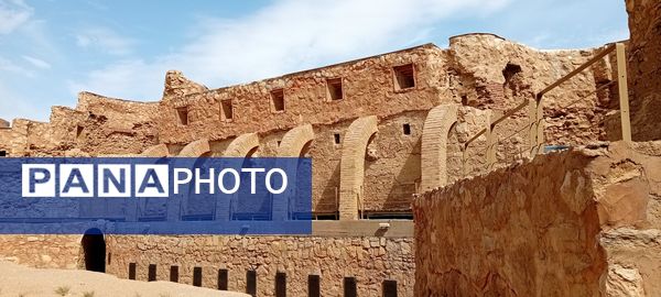 بازدید دانش‌آموزان از کارخانه آلومینای جاجرم و قلعه جلال الدین شهرستان گرمه
