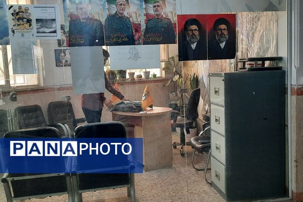 نمایشگاه هفته دفاع مقدس در دبیرستان ملاصدرا ناحیه دو شهرری 