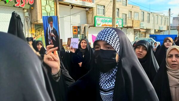 هم صدایی مردم رزن برای سرکوب اغتشاشات 