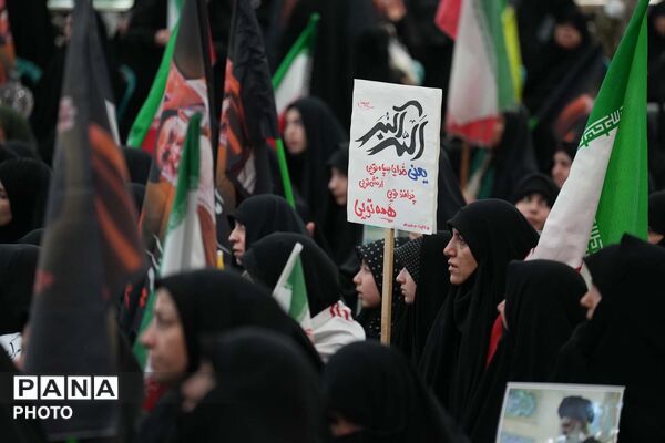 اجتماع بانوان انقلابی به مناسبت چهلم قائد امت و شهدای میناب در مسجد جمکران 
