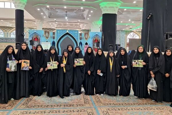  نوجوانان قم در تشییع قائد شهید امت سنگ تمام گذاشتند
