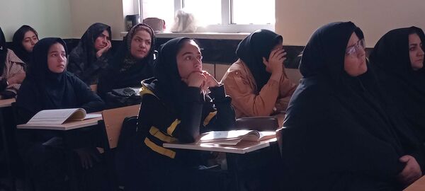 دومین جلسه هدایت تحصیلی پایه نهم در دبیرستان مادرمهربان خلیل آباد